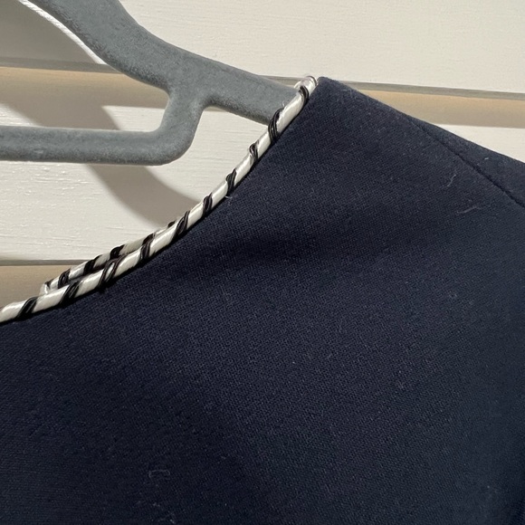 Elegant & Classic Navy Shift Dress with trim detail Shoshanna Size 8 - Picture 2 of 2